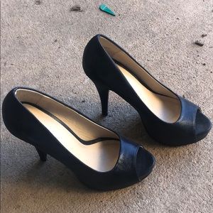 Black heels size 7 1/2M